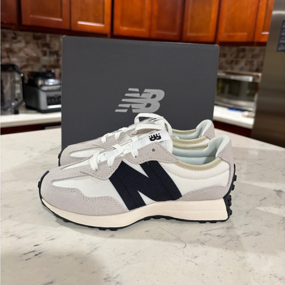 New Balance 327 White/Black Sea Salt Grey PS327FE  (PS) Size Unisex Kids NWB - Picture 5 of 16